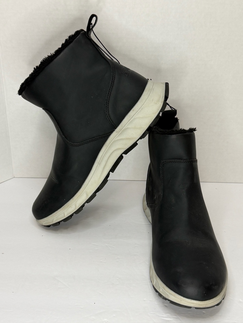 Khombu Black Faux Fur Lined Weather Ankle Boots Zip Size 9 NWT